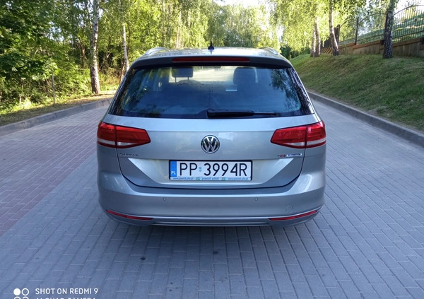 Volkswagen Passat cena 41900 przebieg: 297300, rok produkcji 2017 z Piła małe 254